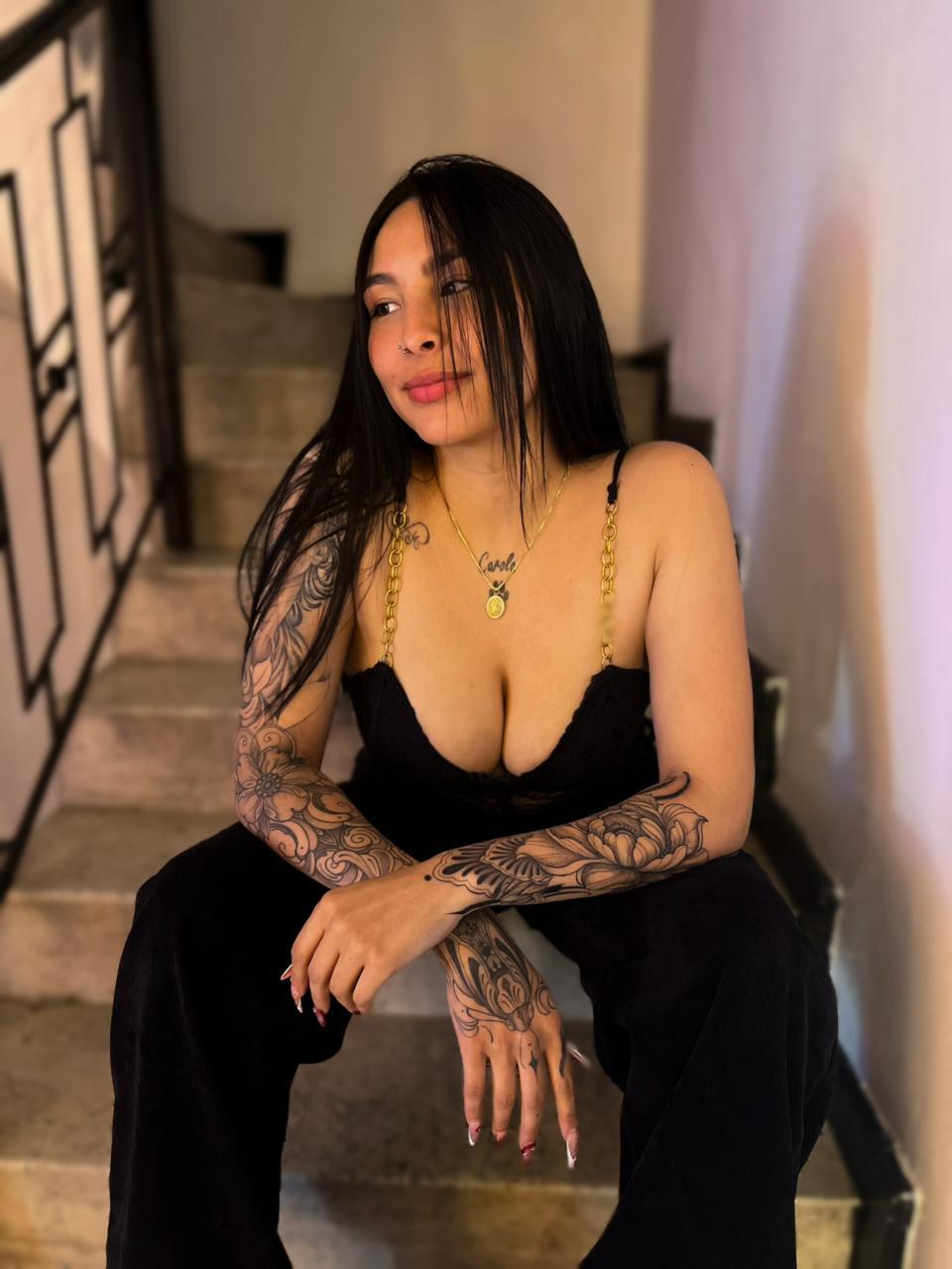 Live sex webcam photo for ChloeeTompsony #7940353