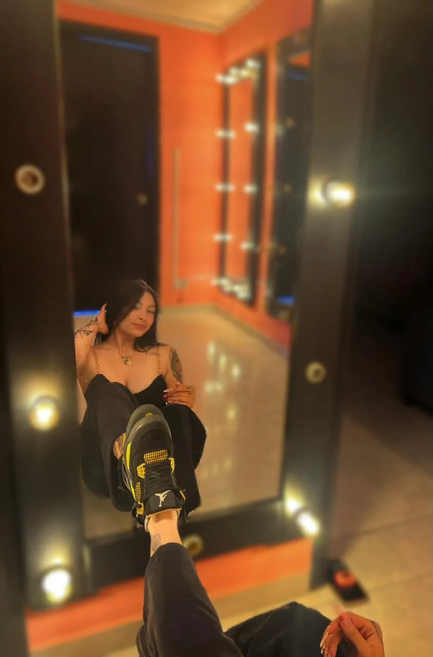 Live sex webcam photo for ChloeeTompsony #7940348