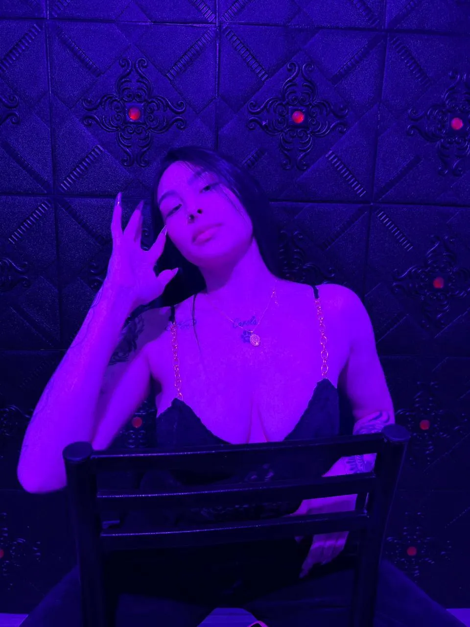 Live sex webcam photo for ChloeeTompsony #7940311