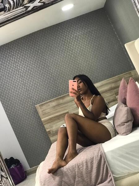 Live sex webcam photo for SashaDavies23 #6216655