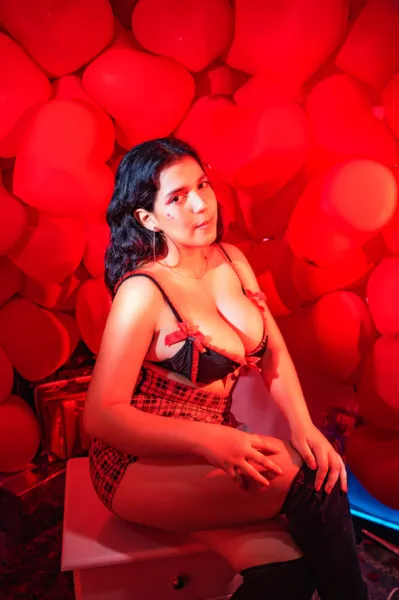 Live sex webcam photo for PaigeHarper55 #6271338