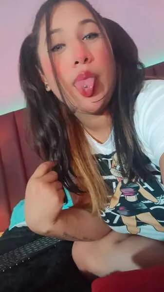 Live sex webcam photo for SussyyFoxx #6204554