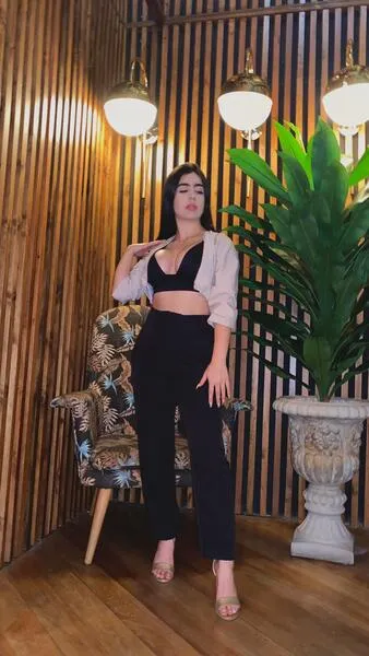 Live sex webcam photo for LauryKilig #6268143