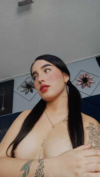 Live sex webcam photo for shantaljonees #6329692