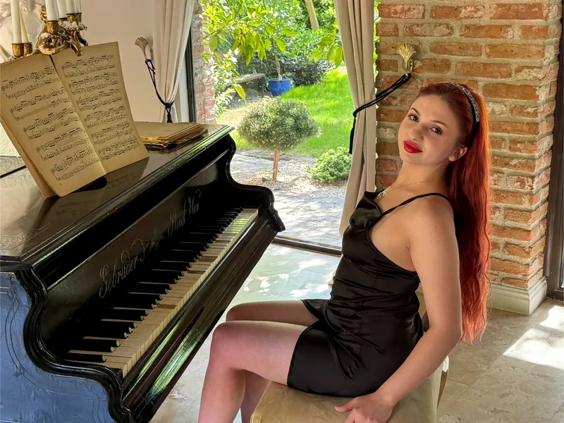 Live sex webcam photo for SelenaHanson #6294518