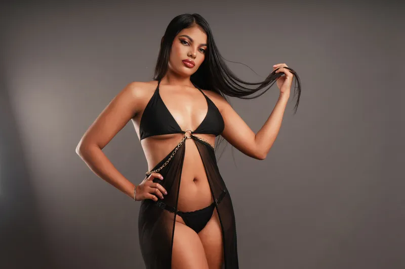 Live sex webcam photo for LuxeBrunettee #6229902