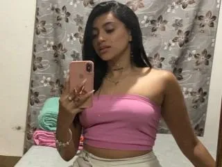 Live sex webcam photo for GiannaDiaz #6231659