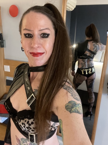 Live sex webcam photo for SaskiaSharman #6240723