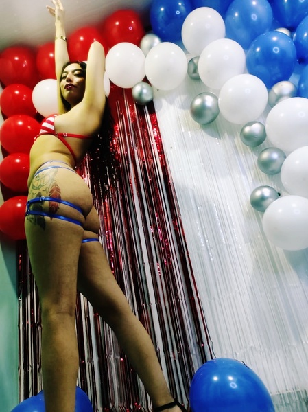 Live sex webcam photo for LiannaLee21 #6343169