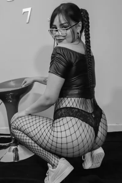 Live sex webcam photo for LuccyHard #6240618