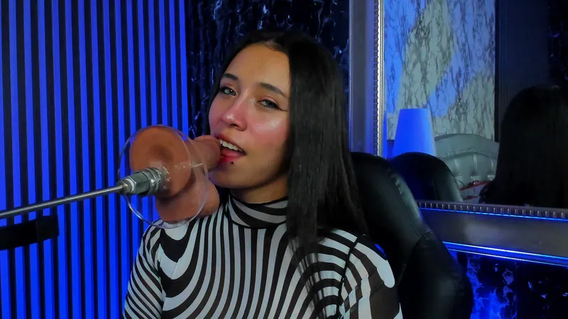 Live sex webcam photo for ALICEE_MOON #6462219