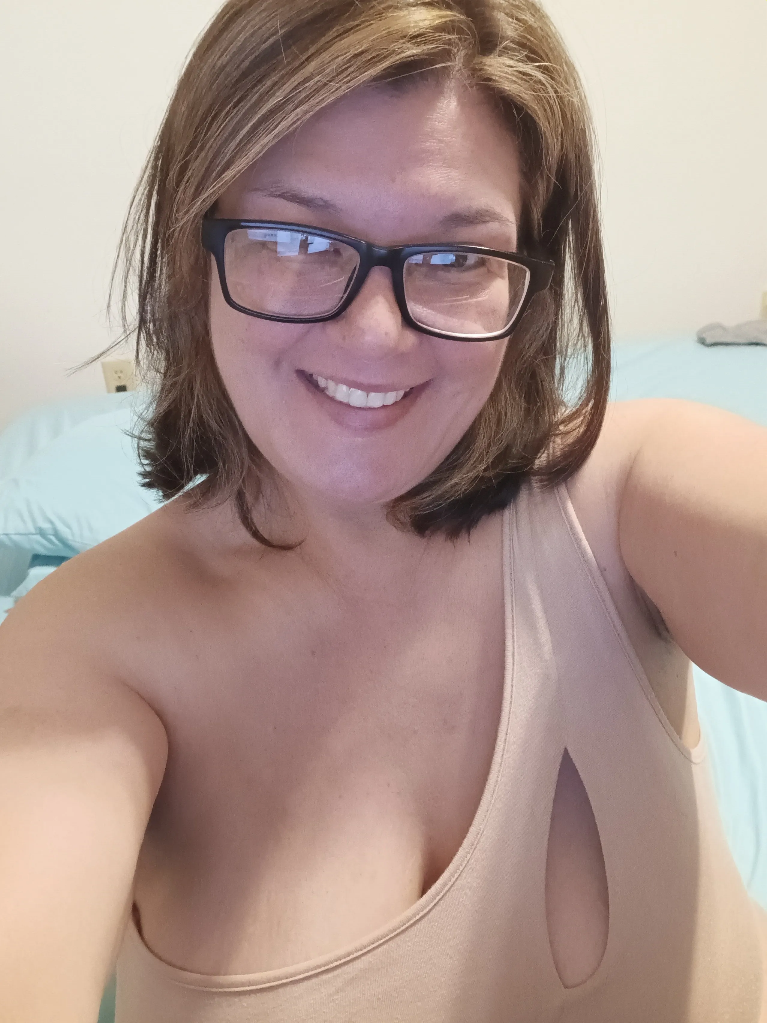 Live sex webcam photo for curvy_sexy #7382108