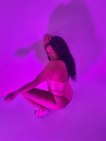 Live sex webcam photo for MarilynLyn #6280096