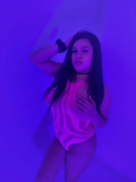 Live sex webcam photo for MarilynLyn #6280144