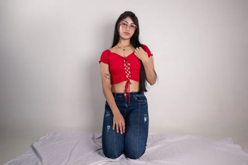 Live sex webcam photo for EmmaaHenderson #6270177