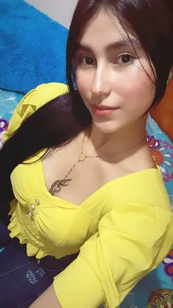 Live sex webcam photo for EmmaaHenderson #6275855