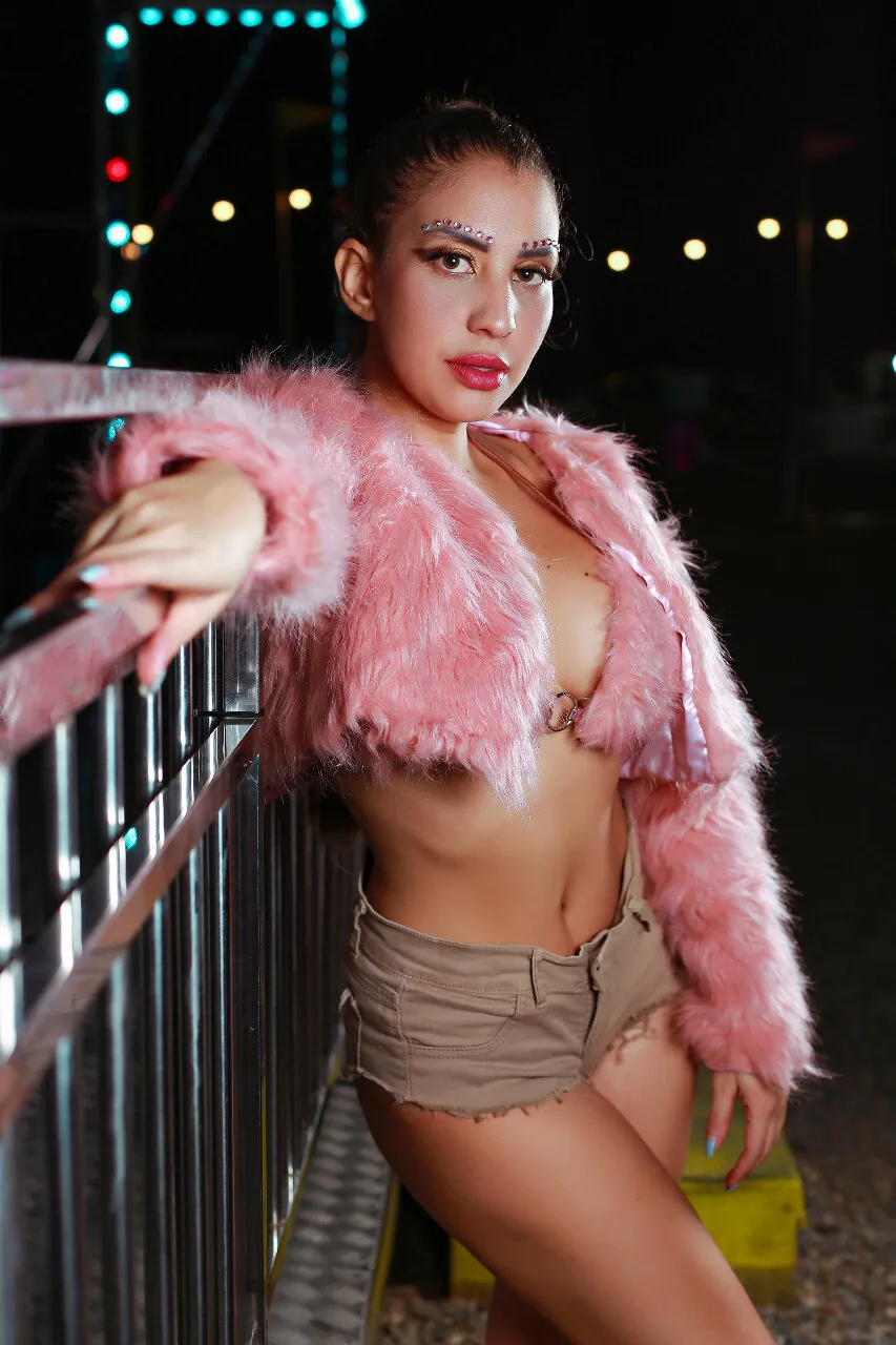 Live sex webcam photo for Lizylorente #7794371