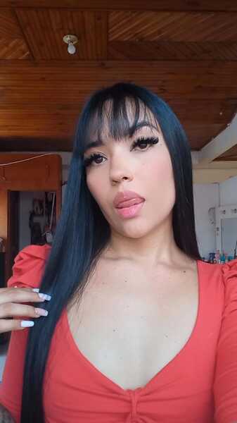 Live sex webcam photo for DaniCastro777 #6269348