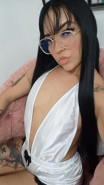 Live sex webcam photo for DaniCastro777 #6269343