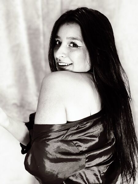 Live sex webcam photo for SaraHoorny #7818772