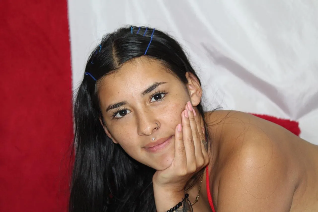 Live sex webcam photo for emmajonzlx #7156694