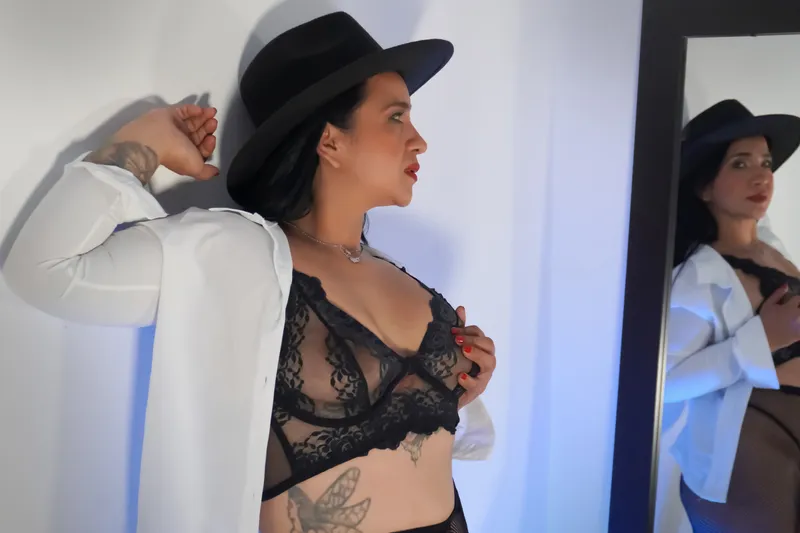 Live sex webcam photo for MargaretHills #6273222