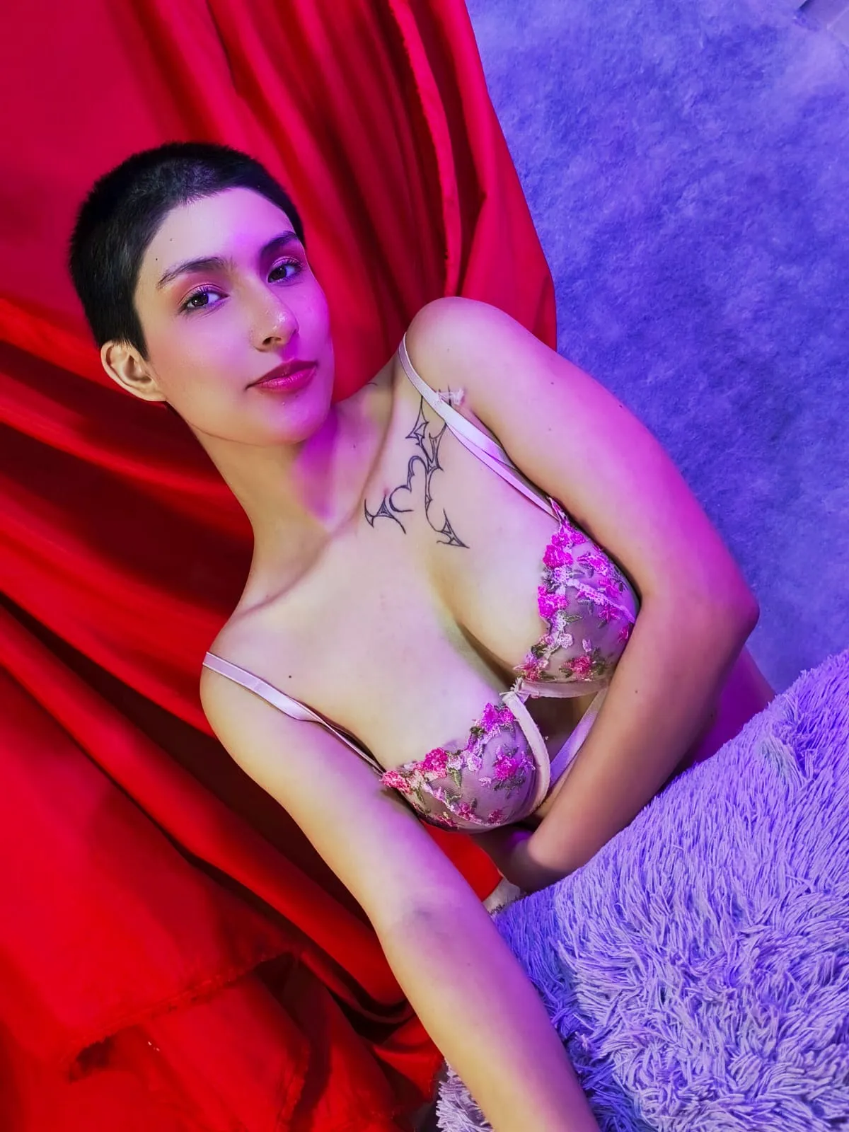 Live sex webcam photo for ISABELLAHALLAD #8301341