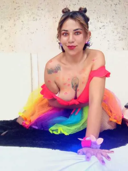 Live sex webcam photo for JulietaSalvatoree #6297915