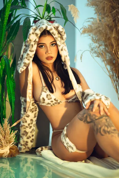 Live sex webcam photo for MollyyPinkk #6489173