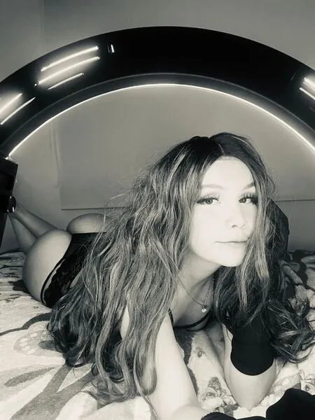 Live sex webcam photo for MissDaphneee #6293885