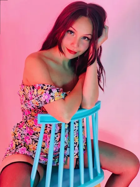 Live sex webcam photo for MissDaphneee #6293861