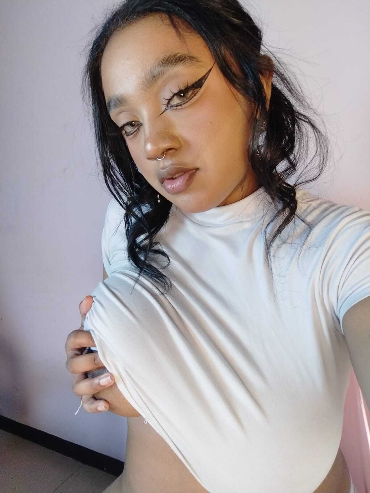 Live sex webcam photo for NovaSwan #7784132