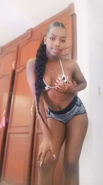 Live sex webcam photo for LucianaVasquez #6304741