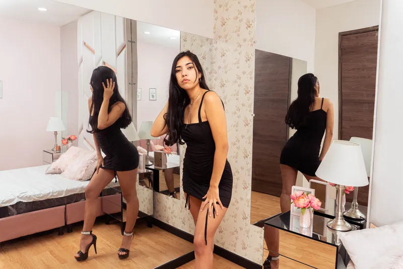 Live sex webcam photo for AnnieeMuller #6303728