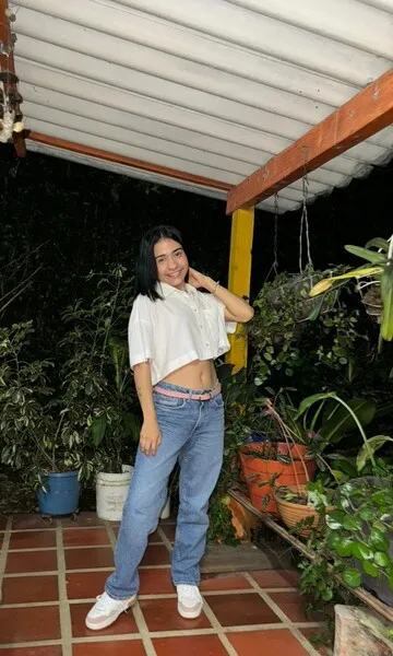 Live sex webcam photo for SaraBlossom20 #6351120