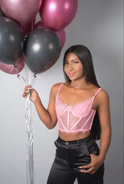 Live sex webcam photo for sophiebrunette #6296757