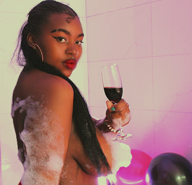 Live sex webcam photo for claerehony #6405668