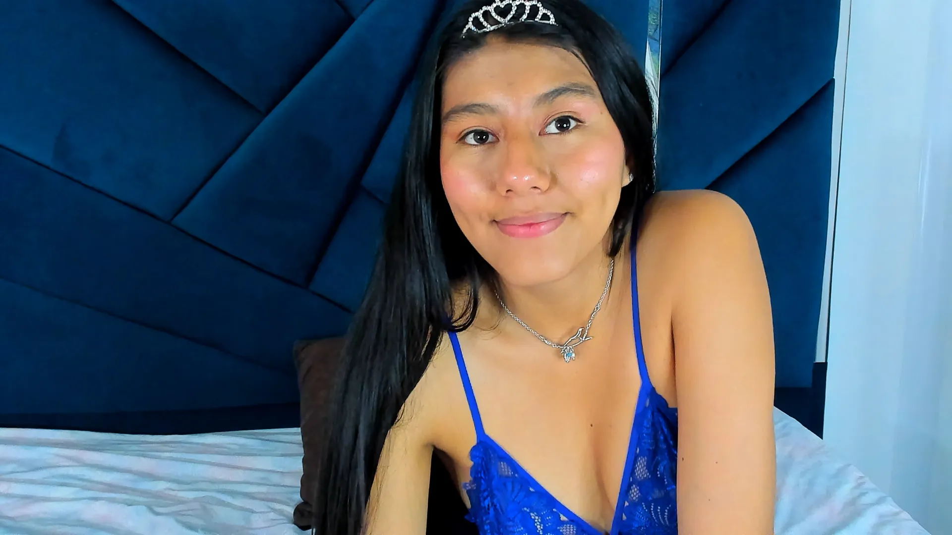 Live sex webcam photo for CarlyCarla #6512311
