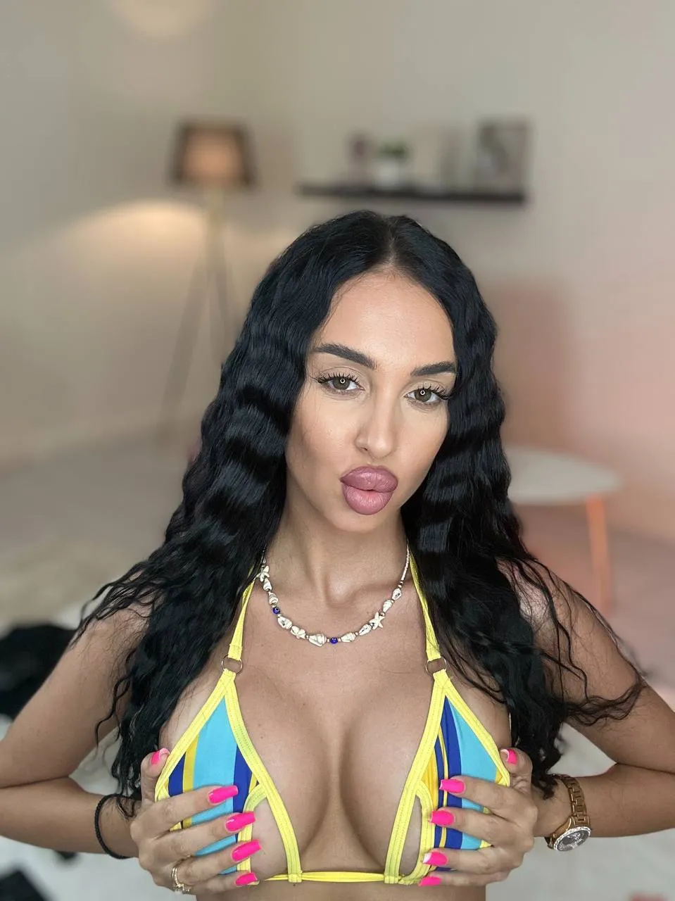 Live sex webcam photo for KairaAndrews #8722204