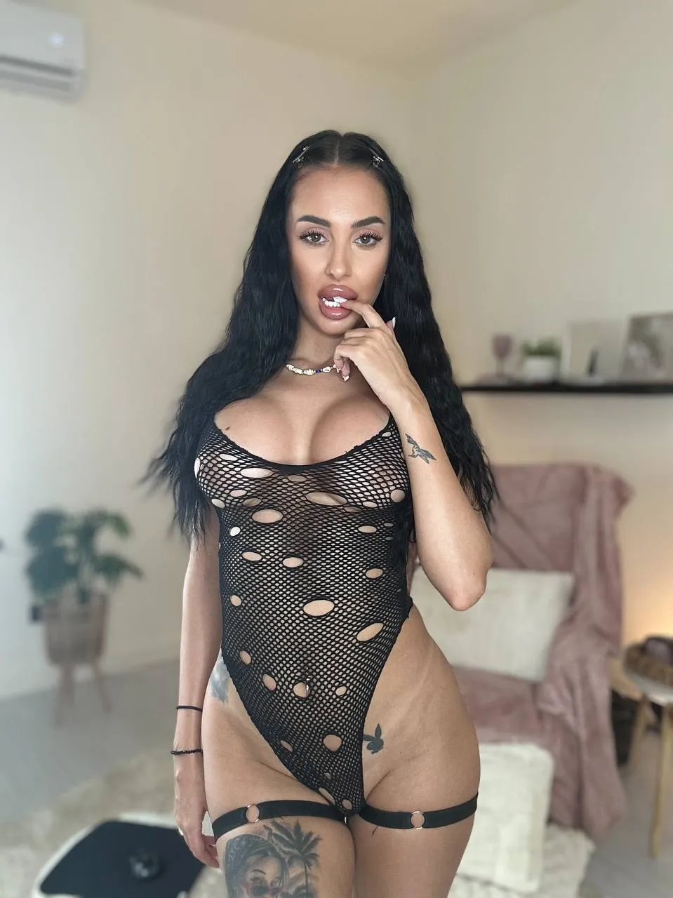 Live sex webcam photo for KairaAndrews #8722202