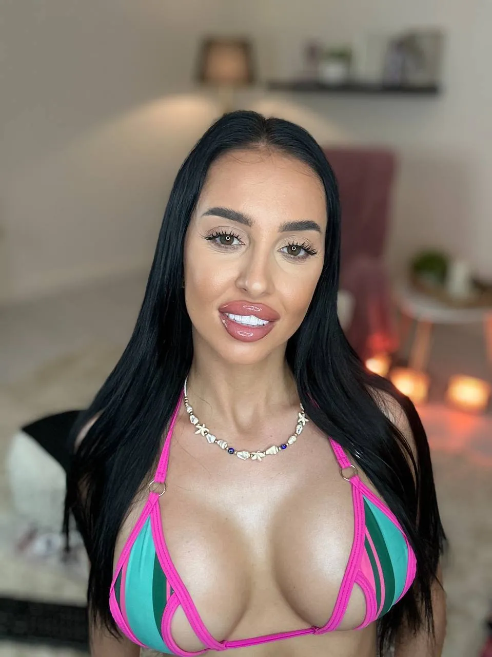 Live sex webcam photo for KairaAndrews #8722217