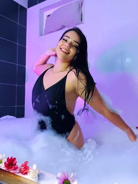 Live sex webcam photo for AnnieLacroftt #6312595