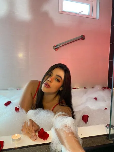 Live sex webcam photo for AnnieLacroftt #6312584