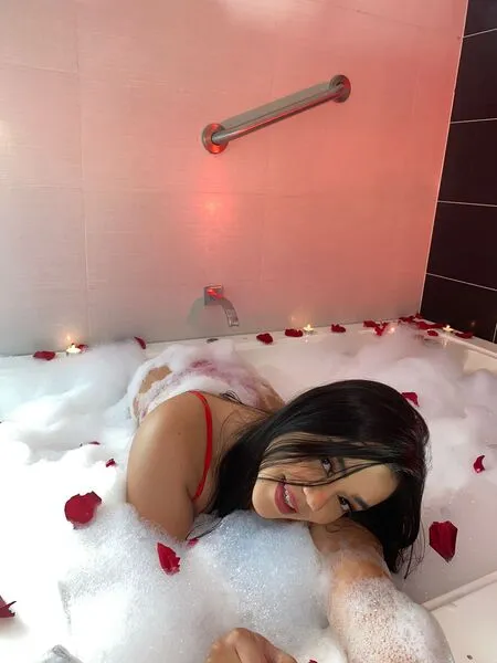 Live sex webcam photo for AnnieLacroftt #6312578