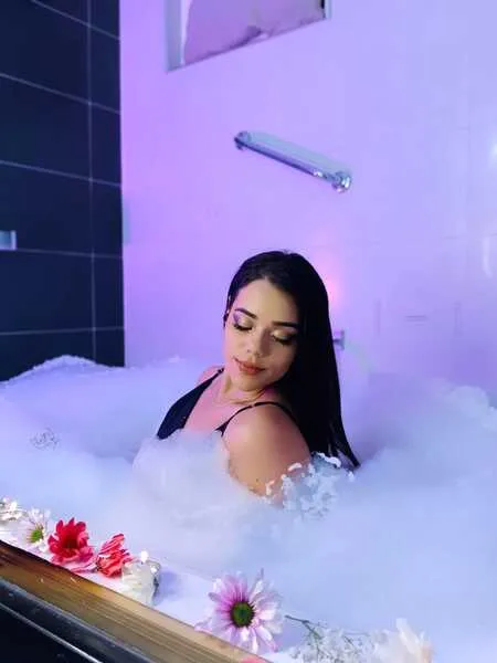 Live sex webcam photo for AnnieLacroftt #6312597