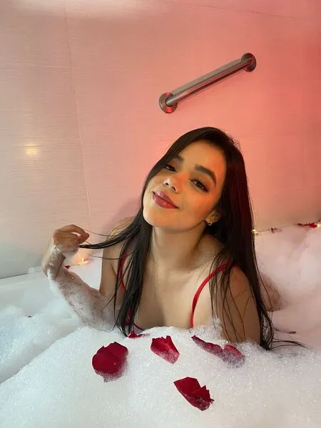 Live sex webcam photo for AnnieLacroftt #6312582