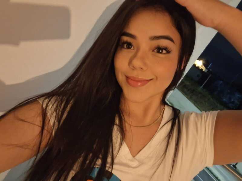 Live sex webcam photo for AnnieLacroftt #6312567