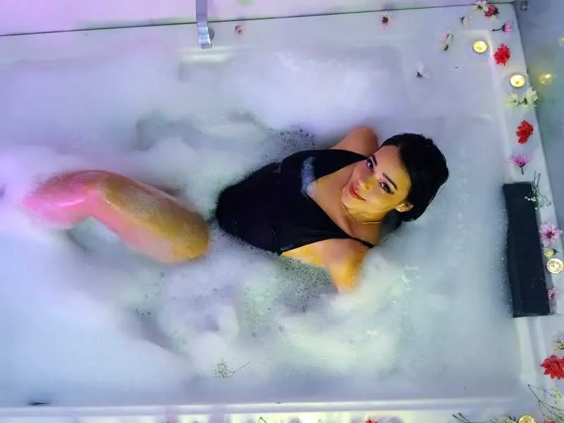 Live sex webcam photo for AnnieLacroftt #6312588