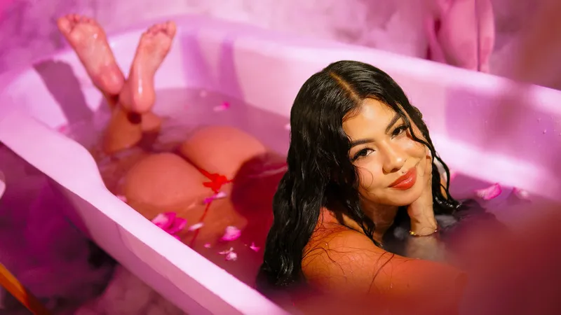 Live sex webcam photo for LilyVegaa #7890159