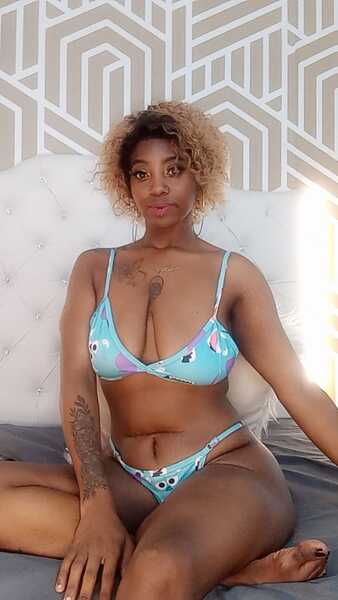 Live sex webcam photo for ThasaJohso #6309145